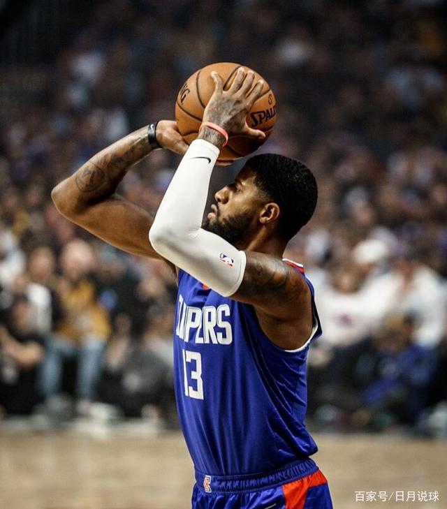 每体：拉菲尼亚可能在周末联赛回归名单，但可能不会上场（每体：拉菲尼亚有望周末联赛回归大名单，但出场成疑）