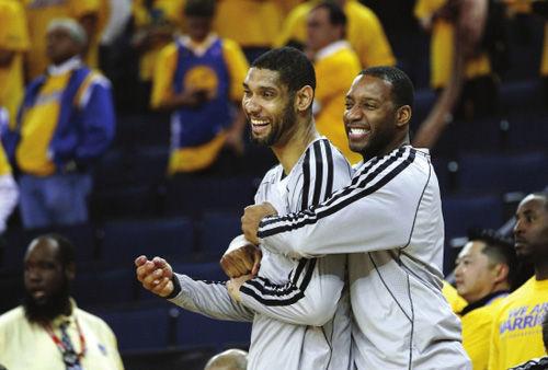 2分，又是2分！顶薪中锋被34岁老将羞辱，球迷嘲讽：这表现真的可以（又仅2分！顶薪中锋被34岁老将上课，球迷调侃：这水平可真行）