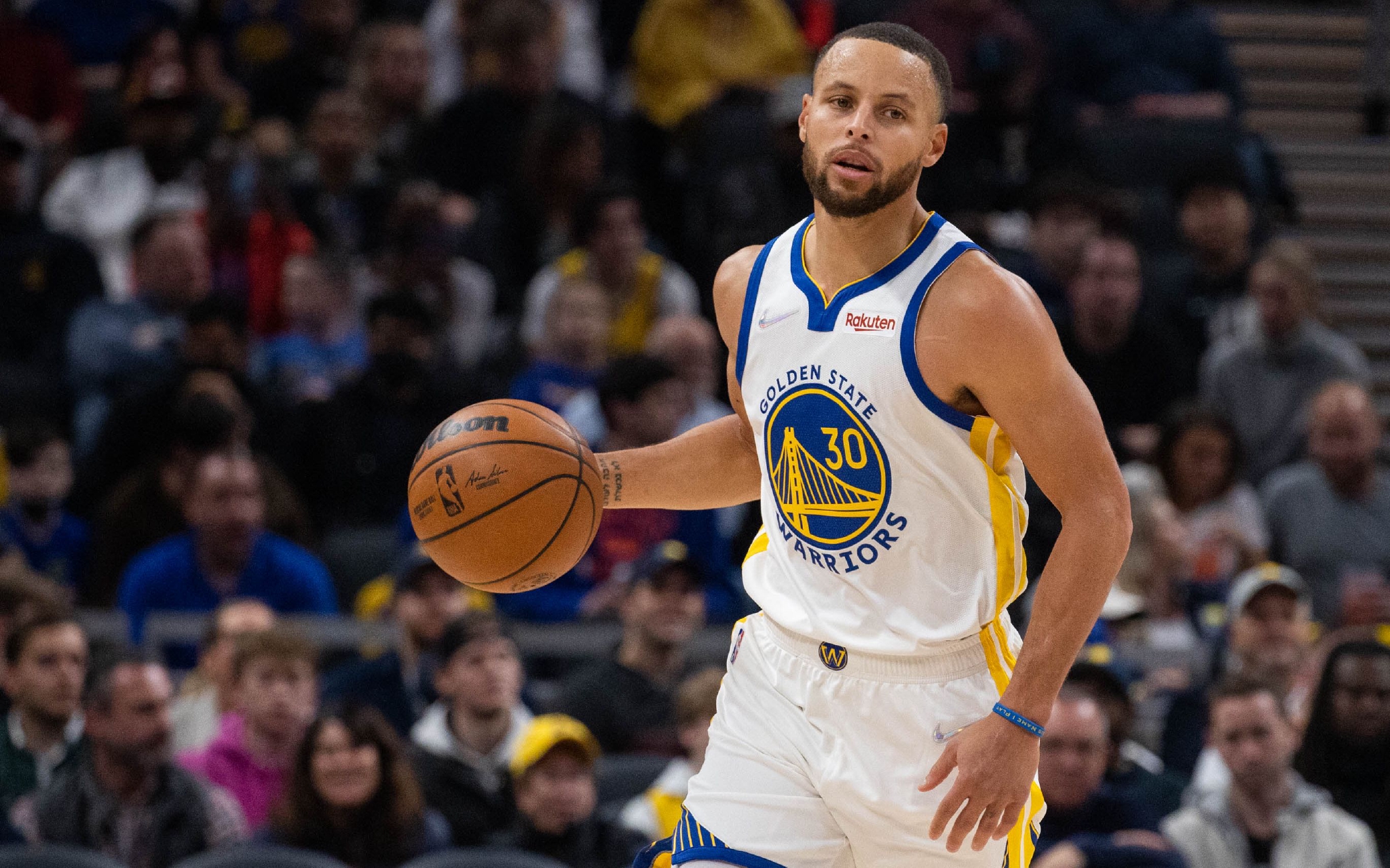 每体：埃里克将与巴萨续约至2029年，并含一年续约选项（每体报道：巴萨将与埃里克续约至2029年，合同附带一年延长选项）