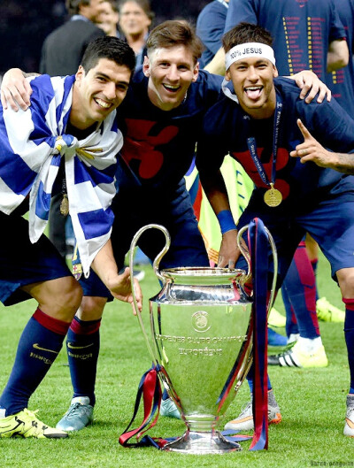 唐斯砍35+18+5，大卫·李后尼克斯首人（唐斯35分18篮板5助攻，成尼克斯自大卫·李以来首人）