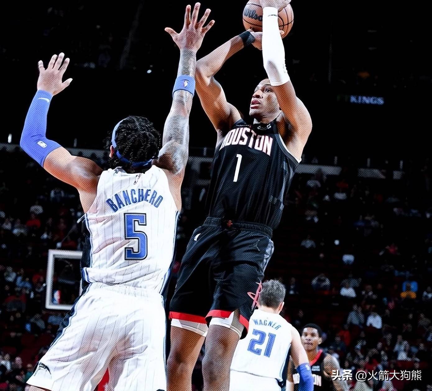 米切尔是历史第二多砍40+且5记三分的分卫，仅次于哈登（米切尔在分卫中40+且命中5记三分的场次历史第二，仅次于哈登）