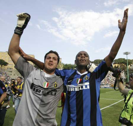 自苏牙以来，斯韦德贝里是首位西甲对皇马连续三场破门的外援（斯韦德贝里成苏牙后西甲首位对皇马连续三战破门的外援）