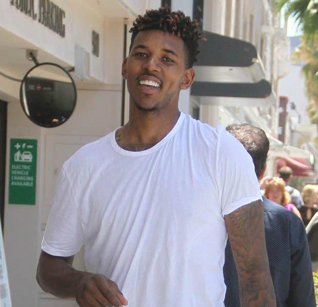 前锋冷静破门，展现成熟心态（前锋沉着建功，尽显成熟心态）