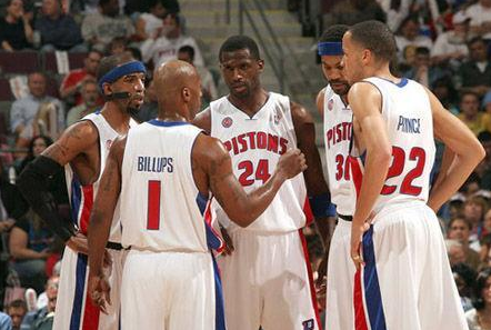 缺兵少将的上海海港，是中超唯一没有输给柔佛新山的球队（人手短缺仍不败，上海海港成中超唯一未输柔佛新山的球队）