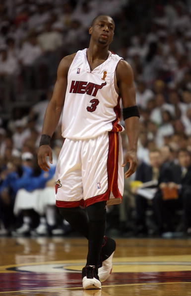 三杀雷霆，拯救不良少年，主教练米奇正带领马刺重返冠军行列！（三连克雷霆，挽救迷途少年，主教练米奇正引领马刺重回争冠行列！）