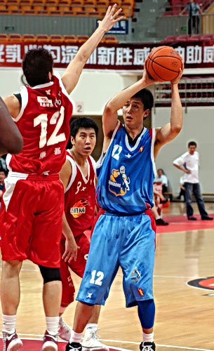 布乌卡：因舒梅切尔穿走我1号而大怒，我要求换成7或10号（布乌卡因舒梅切尔抢走1号大怒：请求改穿7号或10号）