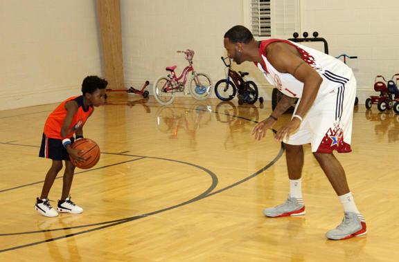 太阳报：穆德里克因宝马车违规贴膜被吊销驾照，罚款199镑（太阳报：因宝马车窗贴膜违规，穆德里克被吊销驾照并罚款199英镑）