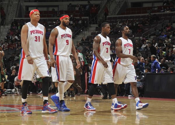 约基奇准三双，穆雷37+7力压福克斯，马刺奇兵7记三分射落掘金（约基奇险收三双，穆雷37+7压过福克斯，马刺奇兵7记三分击倒掘金）