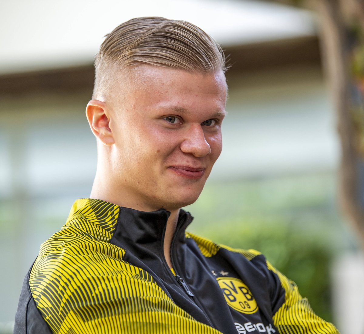 巴黎圣日耳曼姆巴佩连续两场进球（巴黎圣日耳曼前锋姆巴佩连场破门）